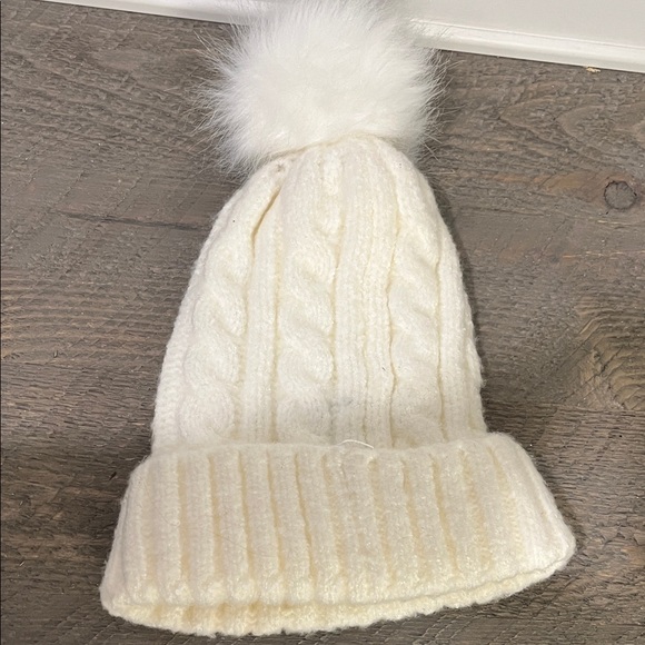 Tahari Cream Knit Winter Beanie with Faux Fur Pom-Pom - NWT - Picture 4 of 4